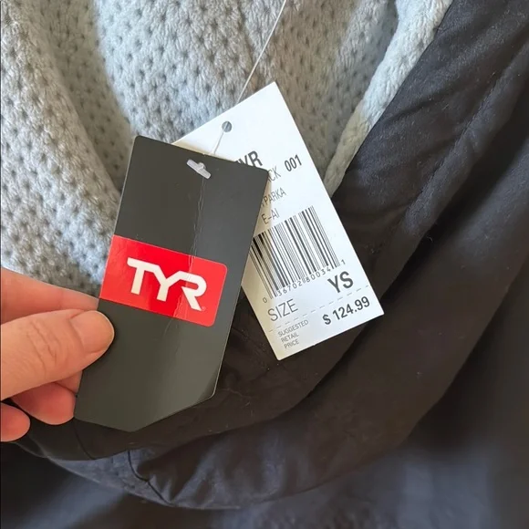 TYR Black and White Kids Jacket - Picture 3 of 3